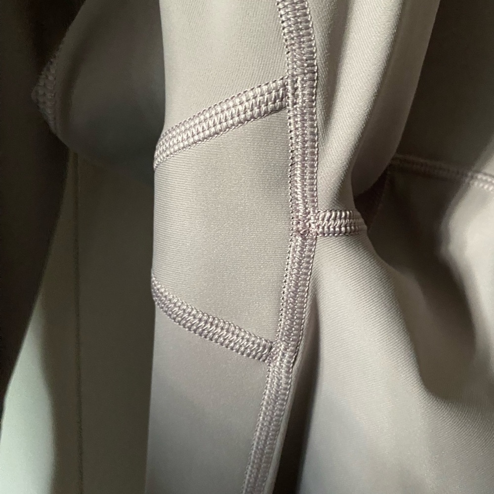 Lululemon High Waisted Light Purple Train Times Leggings 24” ( size 0 ) - Picture 9 of 12